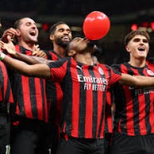 AC Milan besejrede SSC Napoli 2-1 på hjemmebane.